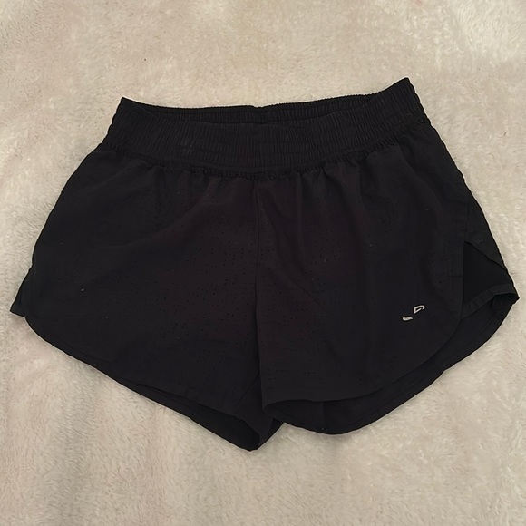 black athletic shorts - Picture 1 of 3